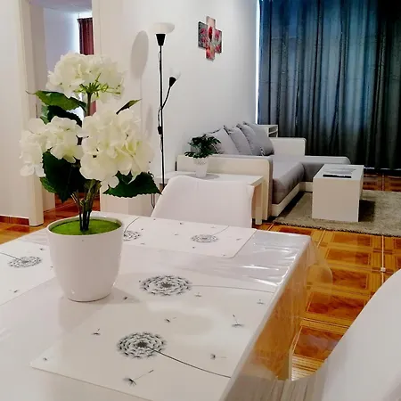 Tri Kralja - Three Kings Apartments In The Center With Private Parking Imotski Exterior photo