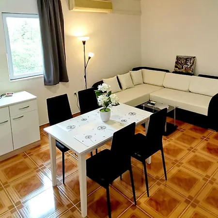 Tri Kralja - Three Kings Apartments In The Center With Private Parking Imotski Exterior photo