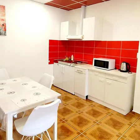 Tri Kralja - Three Kings Apartments In The Center With Private Parking Imotski Exterior photo
